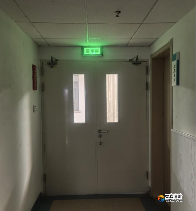 “避難間應(yīng)靠近疏散樓梯間”的靠近是指距離范圍多少米